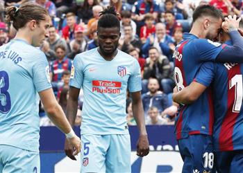 إيمري يتابع توماس بارتي لضمه في الصيف ويعجل برحيل النني