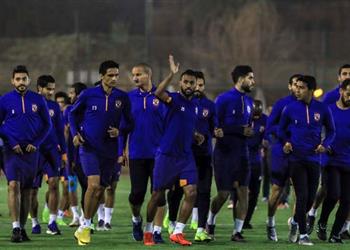 لاعب الأهلي يغادر المران بسبب الإصابة