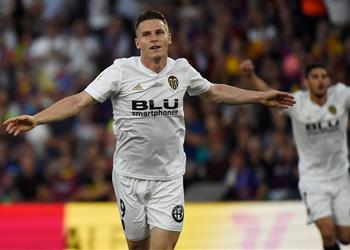 بالفيديو جاميرو يسجل الهدف الأول لفالنسيا أمام برشلونة في نهائي كأس ملك إسبانيا