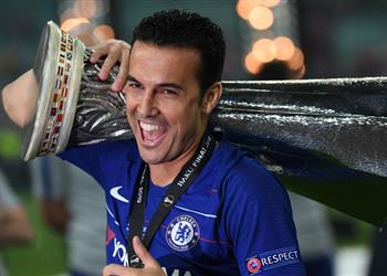 بيدرو يوجه رسالة لهازارد بعد التتويج بالدوري الأوروبي