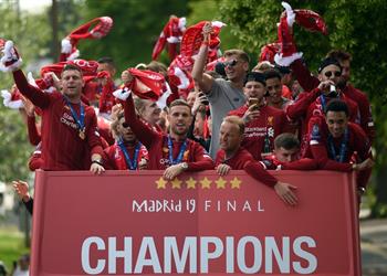 هندرسون رفع كأس دوري الأبطال أمام جماهيرنا لحظة لن أنساها