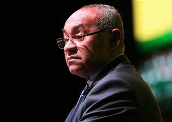 من يتولى منصب رئيس الاتحاد الإفريقي لكرة القدم حال ثبوت إدانة أحمد أحمد بتهمة الفساد