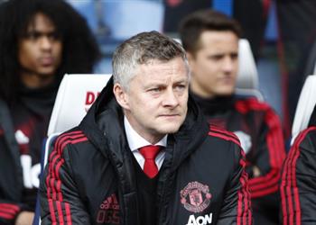 لاعب نيوكاسل يصدم مانشستر يونايتد