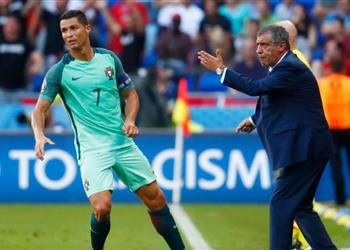 مدرب البرتغال كريستيانو رونالدو يمكنه اللعب لأربع سنوات أخرى