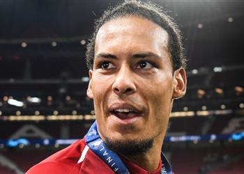 بابل وفينالدوم فان ديك يستحق المنافسة على الكرة الذهبية هذا العام