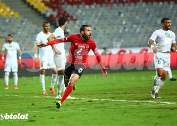 أول تعليق لـ علي معلول على دعم جماهير الأهلي بعد الاستبعاد من قائمة تونس