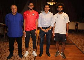 خاص وزير الرياضة يلتقي بمحمد صلاح والنني ويوجه لهما طلبا قبل كأس أمم إفريقيا