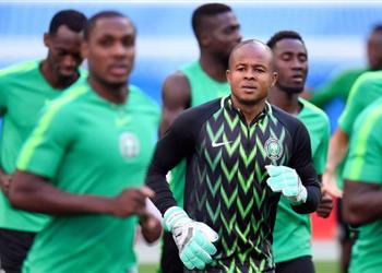 حارس نيجيريا أصلي من أجل الفوز بكأس الأمم الإفريقية في مصر
