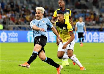 بعد العودة لتقنية الفيديو طرد مدافع الإكوادور في مواجهة أوروجواي بكوبا أمريكا