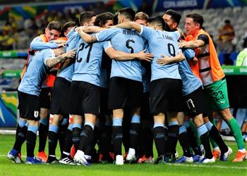 فيديو بمقصيه رائعة كافاني يسجل الهدف الثاني لأوروجواي في الإكوادور بكوبا أمريكا