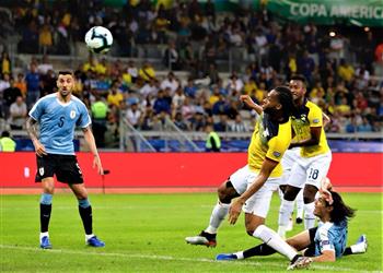 فيديو بالنيران الصديقة أوروجواي ت حرز الهدف الرابع في الإكوادور بكوبا أمريكا