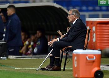 تاباريز ي شيد بسواريز وكافاني بعد فوز أوروجواي على الإكوادور وي صر ح نريد مزيد من التحسن