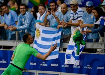 حارس أوروجواي طرد مدافع الإكوادور مفتاح فوزنا بالمباراة