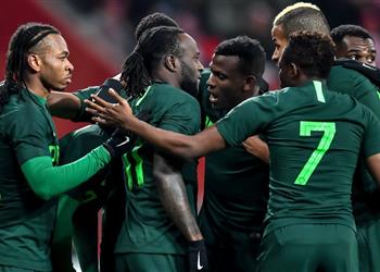 نجم منتخب نيجيريا يرد على اهتمام مانشستر يونايتد