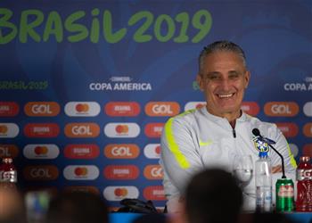 تيتي آرثر سيعود أمام فنزويلا وكوتينيو م بدع