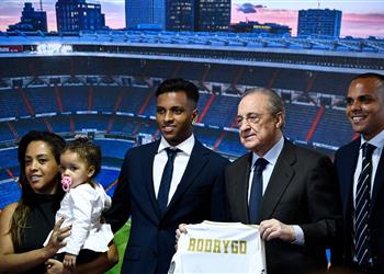 بيريز عن صفقة رودريجو ريال مدريد يسعى دائم ا للتعاقد مع المواهب لاستمرار أسطورة النادي