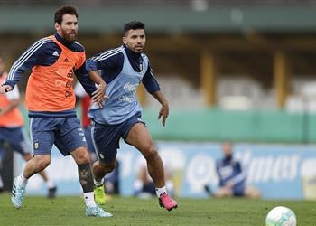 اجويرو ينفعل على مدربه ويغادر مران الارجنتين غاضبا قبل مواجهة باراجواي