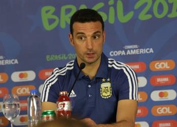 مدرب الأرجنتين لن أكشف عن تشكيلنا أمام باراجواي الآن وميسي بخير