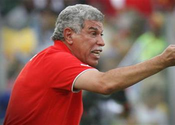 حسن شحاتة استبعاد احمد فتحي ادهشني واتوقع تألق ثلاثي منتخب مصر في امم افريقيا