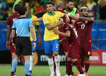 سيلفا وفيليبي لويس ينتقدان جماهير البرازيل عقب التعادل أمام فنزويلا