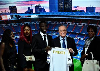 بيريز عن ميندي نرحب بانضمام أفضل لاعب في الدوري الفرنسي إلى ريال مدريد