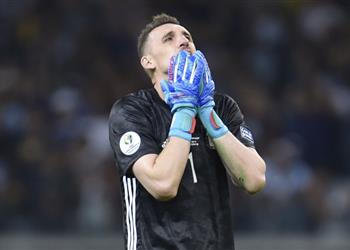 أرماني يحقق رقم ا سلبي ا مع الأرجنتين رغم تصديه لركلة جزاء أمام باراجواي