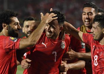 الصحف الإسبانية تريزيجيه يرتدي ثوب محمد صلاح ويقود مصر للفوز على زيمبابوي