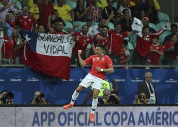 بالفيديو تشيلي تتأهل لربع نهائي كوبا أمريكا بثنائية في الإكوادور