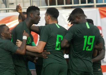 لاعب نيجيريا السابق يجب مواجهة بوروندي وكأننا نلعب أمام مصر