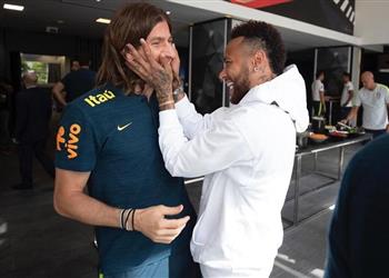 فيليبي لويس يجيب هل ينتقل مع نيمار إلى برشلونة