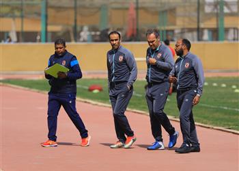 لاسارتي يخصص برنامج ا تدريبي ا للاعبي الأهلي