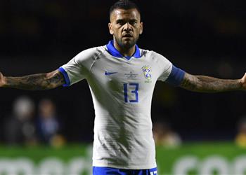 راديو كتالونيا داني ألفيس يعرض نفسه على برشلونة