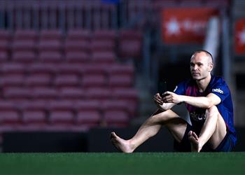 إنييستا سأصبح مدرب ا ولهذا السبب قررت الرحيل عن برشلونة