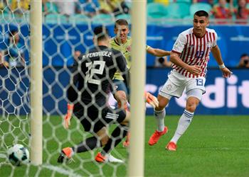 رغم الهزيمة حارس باراجواي يفوز بجائزة رجل المباراة أمام كولومبيا