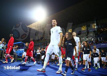 مدافع الجزائر يوجه رسالة إلى جماهير بلده بعد الفوز على كينيا في كأس الأمم الإفريقية