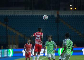 مدافع نيجيريا السابق ينتقد روهر رغم الفوز على بوروندي في أمم إفريقيا