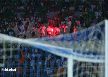 كاف يعاقب الجزائر مالي ا بسبب الشماريخ ويهدد بالمضاعفة