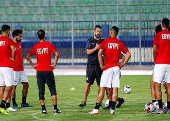 مدير المنتخب يكشف حقيقة استبعاد محمد النني من مباراة مصر والكونغو في أمم إفريقيا
