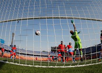 مجموعة مصر وزير الرياضة الأوغندي ق بل مواجهة زيمبابوي بأمم إفريقيا لا مجال للخطأ