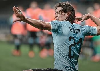 فيديو برأسية رائعة كافاني يسجل هدف التقدم لأوروجواي أمام تشيلي في كوبا أمريكا