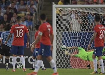 فيديو أوروجواي تصعق تشيلي في الوقت القاتل ويتأهلان لربع نهائي كوبا أمريكا
