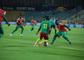 بالفيديو الكاميرون تبدأ رحلة الدفاع عن اللقب بثنائية أمام غينيا بيساو