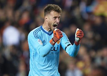 رسميا برشلونة يعلن ضم نيتو حارس مرمى فالنسيا