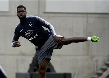 مانشستر يونايتد يجدد اهتمامه بضم أومتيتي وبرشلونة ينتظر لضم بديله