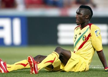الكشف عن تفاصيل شجار مهاجم مالي وقائده وسبب استبعاده من امم افريقيا