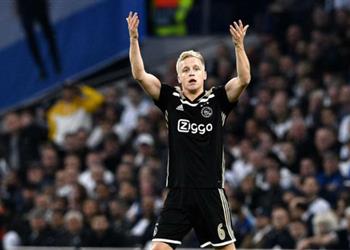 ماركا أياكس يرفض 50 مليون يورو من ريال مدريد لضم فان دي بيك