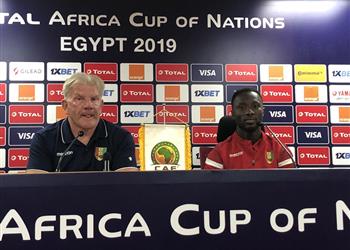 مدرب غينيا ي حذر لاعبيه ق بل مواجهة بوروندي ويكشف حقيقة رحيله حال فشل التأهل لثمن النهائي