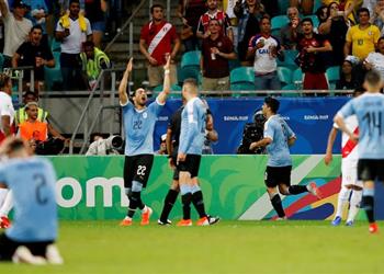 بالفيديو بعد إلغاء ثلاثة أهداف لأوروجواي ركلات الترجيح تقود بيرو لنصف نهائي كوبا أمريكا