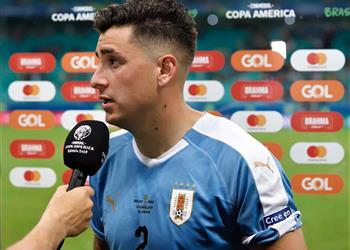 خيمينيز معلق ا على الهزيمة أمام بيرو يجب أن نرفع رؤوسنا