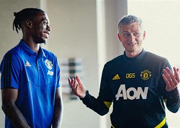 بيساكا لهذا السبب وقعت لمانشستر يونايتد وهنري كان يشيد بي كمهاجم